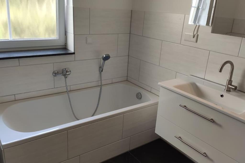 Neue 90 Qm 2-Zimmerwohnung Naehe Koeln Оденталь Экстерьер фото